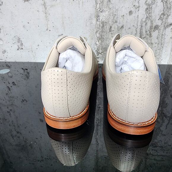 MSRP $225 G/Fore Perforated Leather Gallivanter Cream Size 6 New With Box - Picture 3 of 4